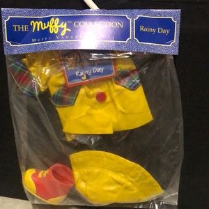 Muffy Vanderbear Rainy Day outfit